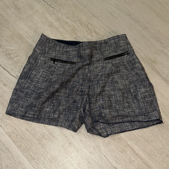 Ann Taylor Gray Linen Shorts - Classic Summer Style, SIze 00 - Picture 2 of 10